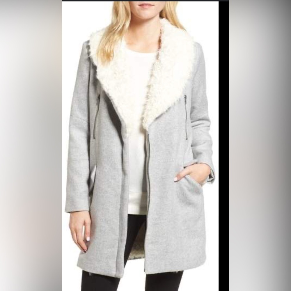cupcakes & cashmere Light Gray Teddy Coat with Soft Cream Lapel‎
